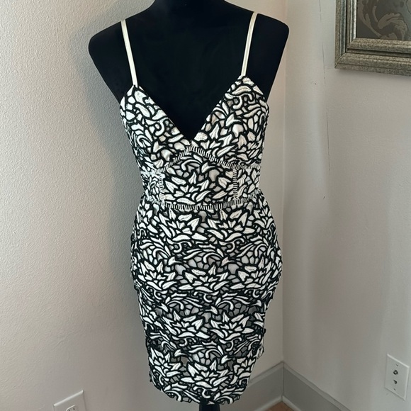 Missguided black ivory overlay lace adjustable straps mini dress fit silhouette - Picture 3 of 9